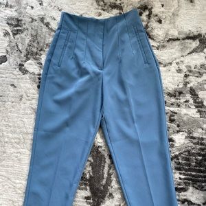 NEVER WORN - Zara high waisted dusty blue crop trousers in size Small.